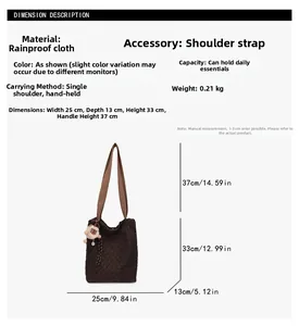 Specifiche delle dimensioni per borsa tote trapuntata con ciondolo a forma di peluche