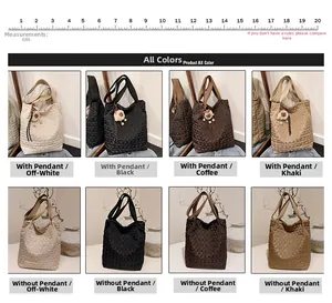 Borsa tote trapuntata in quattro colori con o senza ciondolo a pompon in pelliccia
