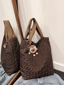 Women Large Capacity Quilted Tote Bag Casual Lightweight Polyester Shoulder Bag With Fuzzy Charm Commuting Work Bag