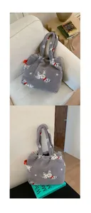 Dettaglio borsa tote in pile orsetto grigio con stampa dalmata in ambiente accogliente