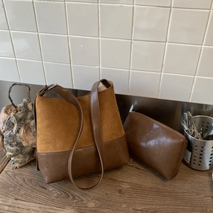 Detail shot of the brown vintage matte shoulder bag set with small inner pouch