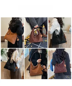Detailed views of the large capacity tote bag with flower pendant in various colors