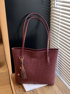 Retro burgundy leopard print tote bag with large capacity and tassel detail for women
