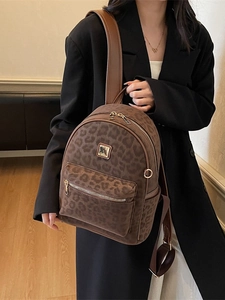 Sac à dos femme à imprimé léopard classique avec garniture en cuir brun et finitions dorées