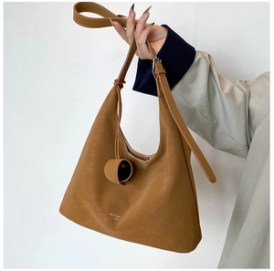 Detail of camel hobo bag featuring smooth leather texture and MUFANNI & fashion logo