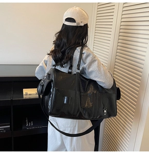 Sac de voyage noir en PU plissé avec grande capacité et mini pochette amovible