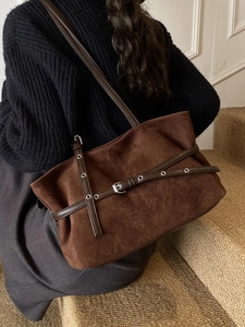 Sac cabas rétro en daim marron avec lanières en cuir et boucles réglables pour femmes