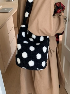 Sac Seau en Peluche pour Femmes Grande Capacité Imprimé à Pois Léopard Sac à Épaule en Fausse Sherpa Décontracté Hiver