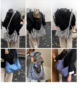 Vues multiples de sacs bandoulière en toile rayée et denim avec détails de cordon