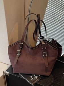 Borsa tote retrò in finto camoscio marrone scuro con fibbie argentate regolabili da donna