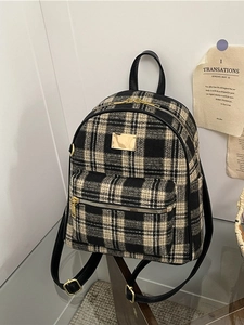 Sac à dos en tweed à carreaux avec finitions en cuir noir et détails dorés de luxe