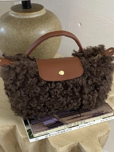 Women Vintage Faux Lamb Wool Patchwork Handbag Sophisticated Leather Trim Shoulder Bag Winter Plush Crossbody Dumpling Bag