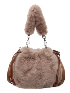 Sac seau en fausse fourrure taupe avec cordon de serrage et deux bandoulières