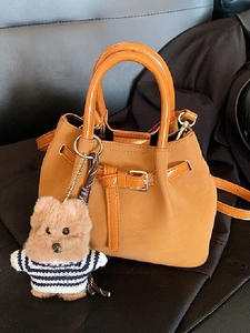 Sac Seau Rétro en Cuir PU pour Femmes Surpiqûres Sac à Main Avec Ours en Peluche Mode Sac à Épaule Bandoulière Cabas Casual