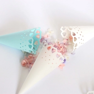 Laser Cut Hollow Heart Shape Paper Petal Cones For Wedding Confetti Scattering Party DIY Romantic Decoration