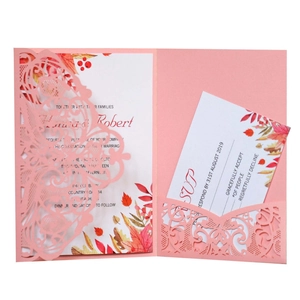 Invito a nozze rosa tagliato al laser con pizzo floreale e design a foglie d'autunno