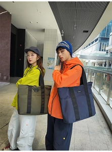 Close-up of large capacity nylon tote bags in dark green and navy for daily commuting