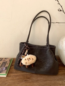 Vintage Frosted PU Leather Underarm Bag For Women Large Capacity Tote Bag With Contrast Stitching And Plush Charm Daily Office Bag