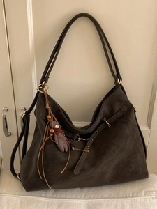 Damen Große Kapazität PU Leder Umhängetasche Retro Hobo Tote Mode Rucksack Mit Anhänger Ziernähte Reise Alltag Handtasche