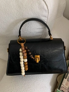 Sac à Main Vintage pour Femmes en Cuir PU Patchwork Sac Bandoulière en Suède Avec Charme de Perle Petit Sac Carré Quotidien