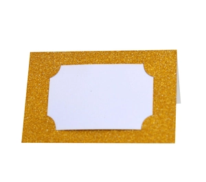 Marque-place de mariage rose découpé au laser avec bordure dorée et zone d'écriture