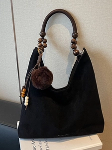 Grand Sac Fourre-Tout Femme en Cuir PU Avec Poignée en Perles de Bois Charme de Boule en Peluche Sac Hobo Décontracté
