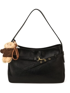 Grand sac cabas noir en cuir minimaliste avec boucle dorée et petit ours en peluche
