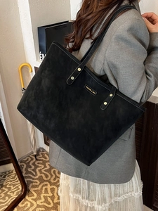 Vintage large black matte tote bag with metal label for women autumn winter fashion