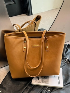Vintage brown PU leather tote bag with gold rivets and top zipper for women's daily commute