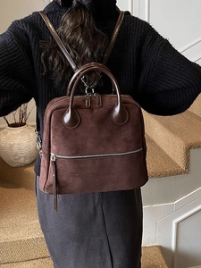 Sac à dos chic en daim marron foncé pour femme avec grande capacité et un style rétro élégant