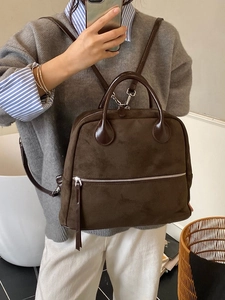 Sac à dos marron foncé style daim avec fermeture argentée pour voyage et travail