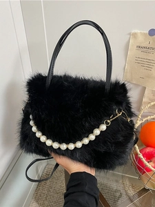 Elegante borsa in peluche nera con catena di perle e manico in pelle da donna