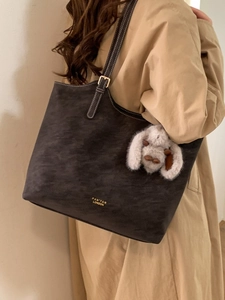 Women Vintage PU Leather Large Tote Bag Fashion Shoulder Bag With Plush Rabbit Charm Elegant Commuter Casual Shopping Bag
