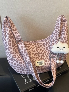 Fashion Women Pink Leopard Print Hobo Bag Large Capacity Casual Crossbody Dumpling Bag With Cute Cloud Charm