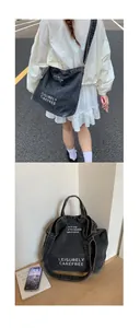 Détail du sac fourre-tout en denim délavé gris avec texte imprimé et large bandoulière