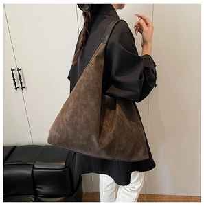 Detail of vintage matte brown tote bag showing large capacity and textured retro leather