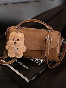 Damen Retro PU Leder Schultertasche Frosted Splicing Crossbody Bag Mit Plüsch Anhänger Für Pendeln Büro Alltag Handtasche