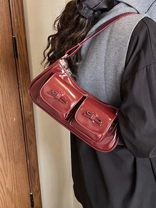 Retro deep red glossy patent leather baguette bag with dual pockets and bow detail