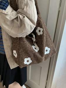 Brown plush tote bag with white flower embroidery and drawstring in autumn style
