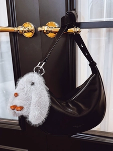 Niche Design PU Leather Hobo Bag For Women Casual Pleated Underarm Shoulder Bag With Plush Rabbit Pendant Versatile Handbag