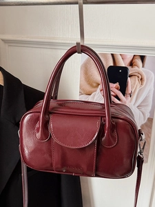 Retro burgundy oil wax leather bowling bag with top handles and adjustable shoulder strap