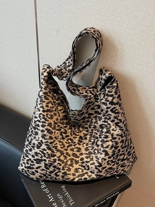 Large leopard print hobo bag with adjustable strap for trendy women commuting