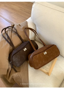 Bolsos de hombro retro rectangulares minimalistas en cuero mate café y caramelo