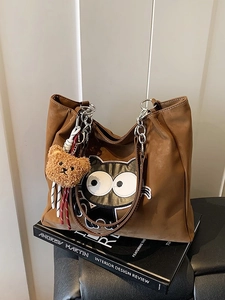 Sac cabas en cuir marron avec écusson chat de dessin animé et bandoulière chaîne