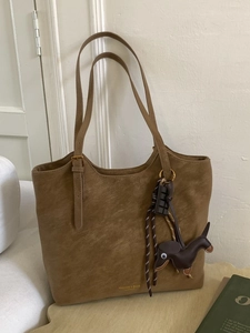 Women Large Capacity PU Leather Tote Bag Vintage Minimalist Commuter Shoulder Bag With Animal Charm Solid Color Handbag