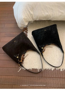 Detail of retro matte tote with leopard lining and wooden bead strap decoration