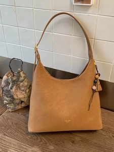 Retro Frosted PU Leather Large Capacity Shoulder Bag For Women Minimalist Underarm Bucket Bag With Contrast Stitching Wood Bead Charm
