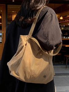 Minimalist khaki large capacity tote bag with adjustable strap for daily commuting