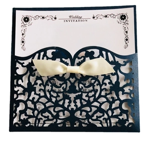 Carte d'Invitation de Mariage Découpe Laser Élégante Européenne Papier Perlé Design Floral Ajouré Avec Nœud en Ruban