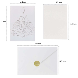 Lasergesneden witte huwelijksuitnodigingsset met trouwjurkontwerp en gouden zegelsticker